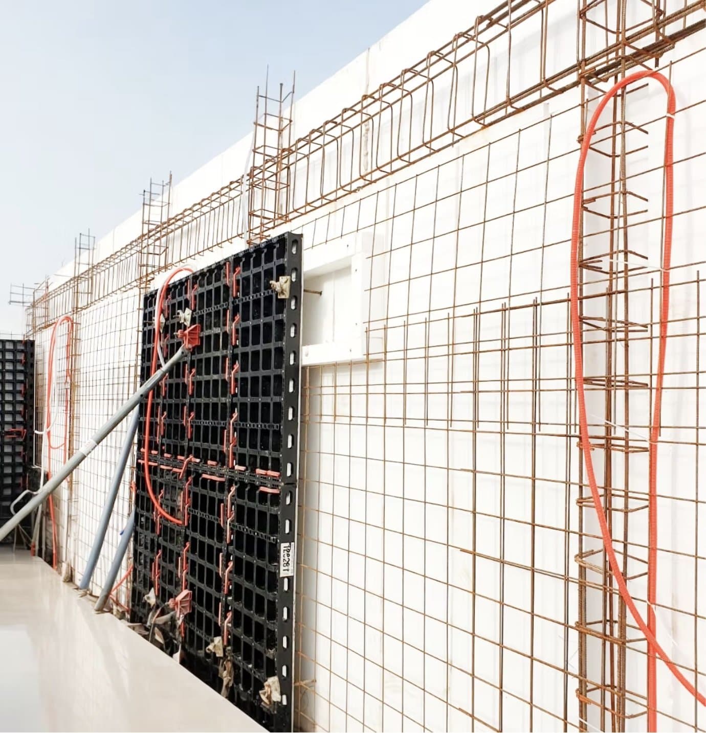 FORTEX assembly, formwork and rebar mid-pour
